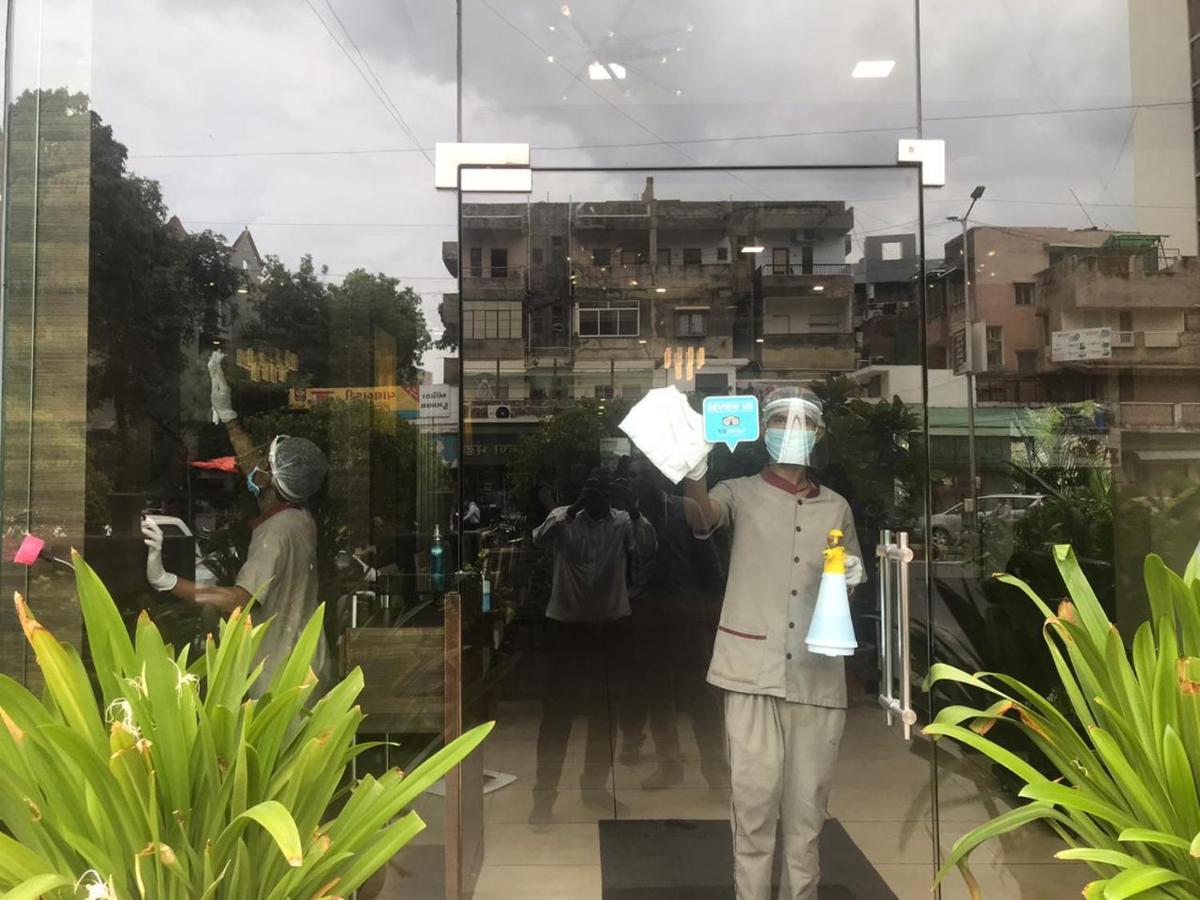 Le Grande Residency -Unmarried Couples Are Not Allowed Ahmedabad Exterior foto