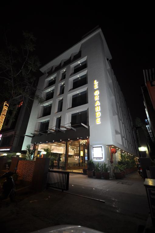 Le Grande Residency -Unmarried Couples Are Not Allowed Ahmedabad Exterior foto