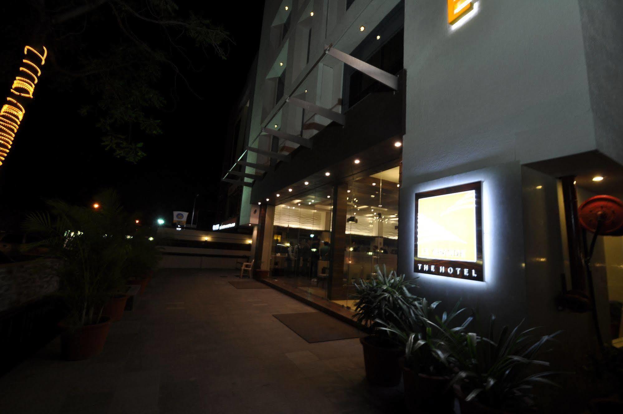 Le Grande Residency -Unmarried Couples Are Not Allowed Ahmedabad Exterior foto