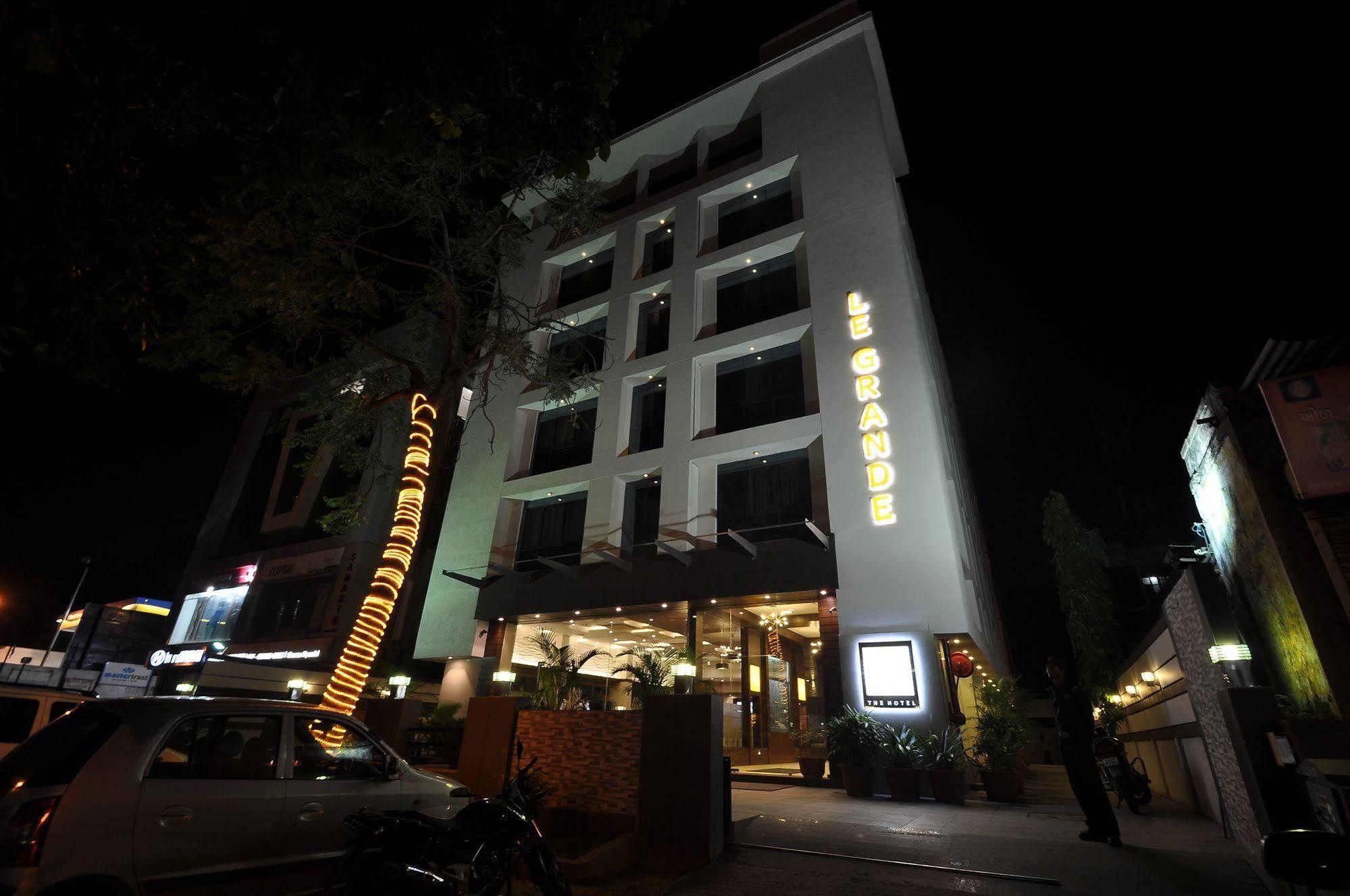 Le Grande Residency -Unmarried Couples Are Not Allowed Ahmedabad Exterior foto