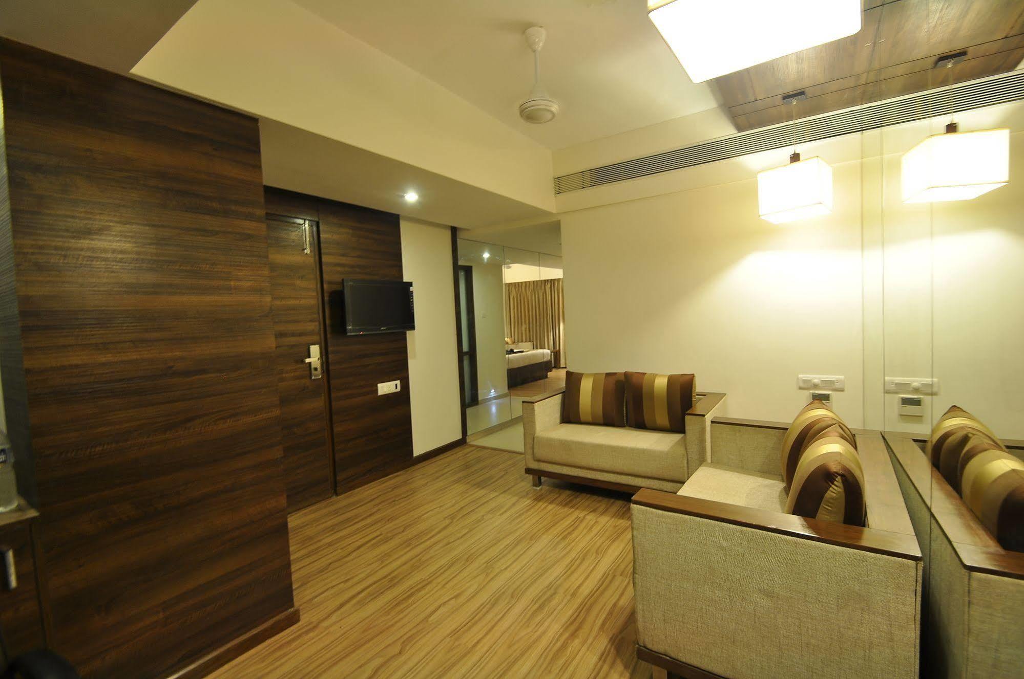 Le Grande Residency -Unmarried Couples Are Not Allowed Ahmedabad Exterior foto