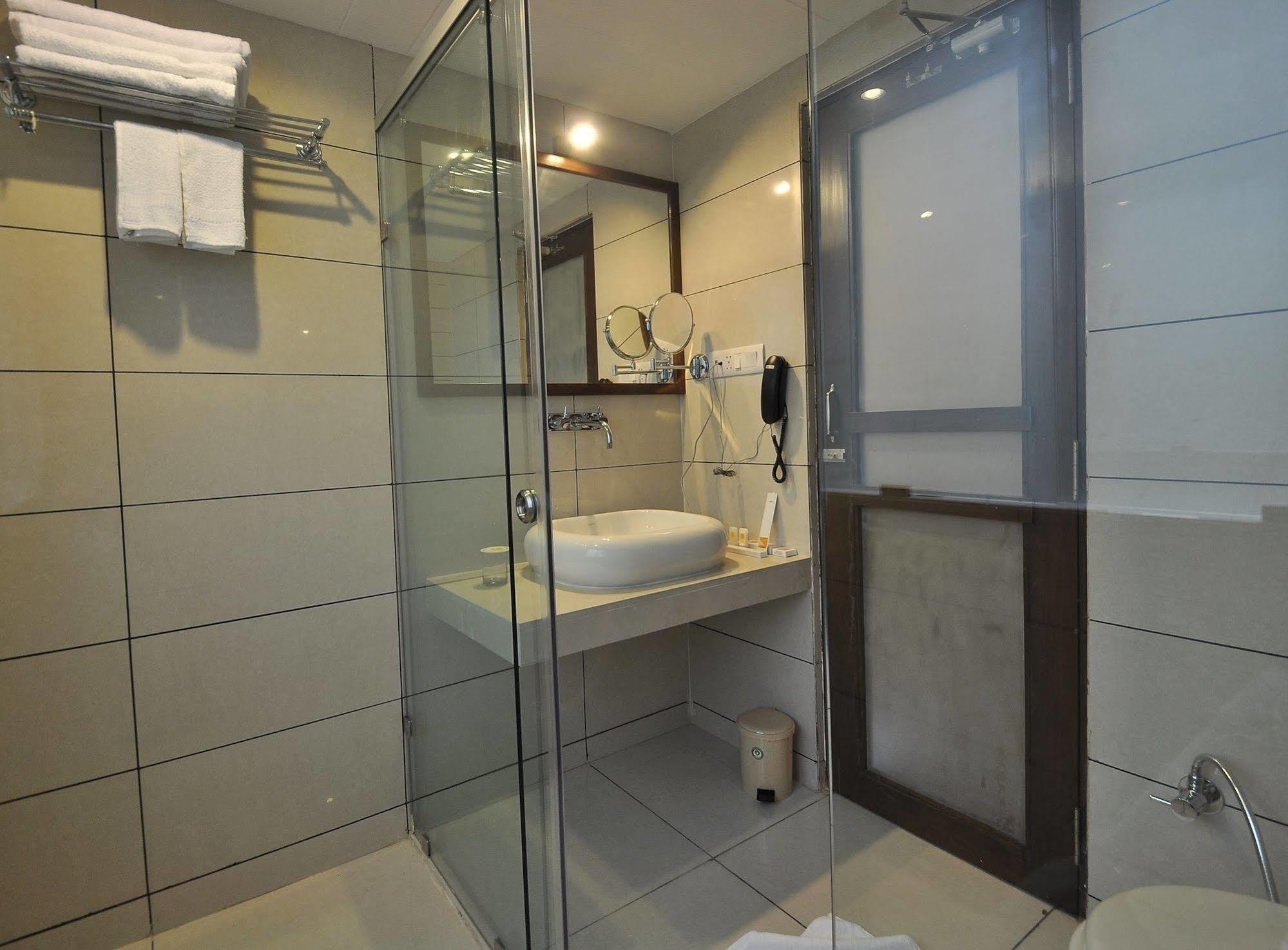 Le Grande Residency -Unmarried Couples Are Not Allowed Ahmedabad Exterior foto