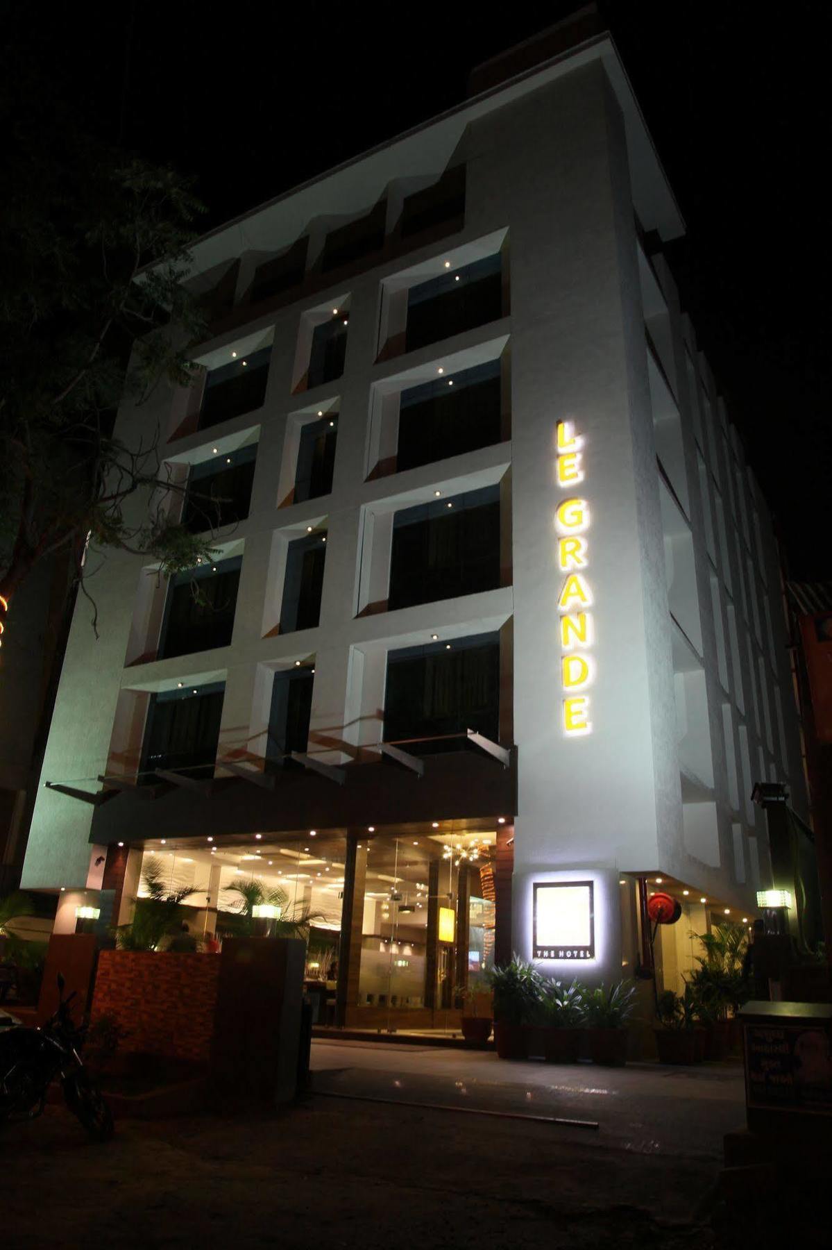 Le Grande Residency -Unmarried Couples Are Not Allowed Ahmedabad Exterior foto