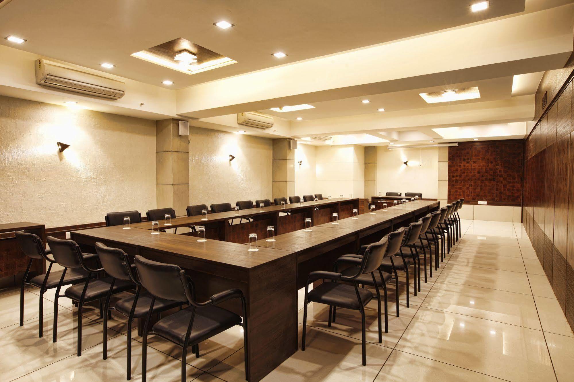 Le Grande Residency -Unmarried Couples Are Not Allowed Ahmedabad Exterior foto