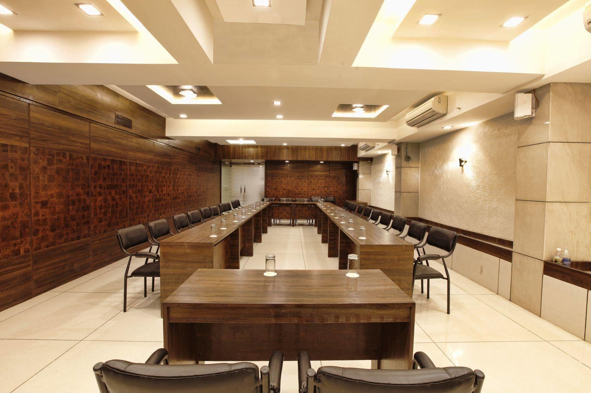 Le Grande Residency -Unmarried Couples Are Not Allowed Ahmedabad Exterior foto