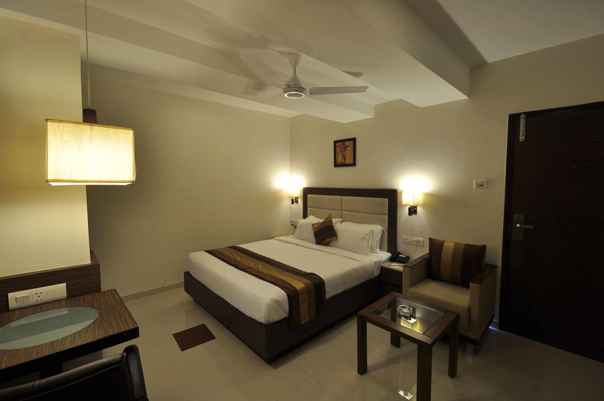 Le Grande Residency -Unmarried Couples Are Not Allowed Ahmedabad Exterior foto