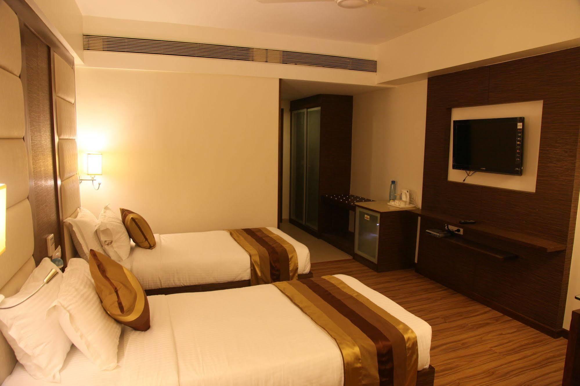 Le Grande Residency -Unmarried Couples Are Not Allowed Ahmedabad Exterior foto
